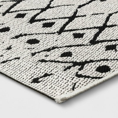  Grace Geometric Indoor/Outdoor Rug Black/White - Project 62™