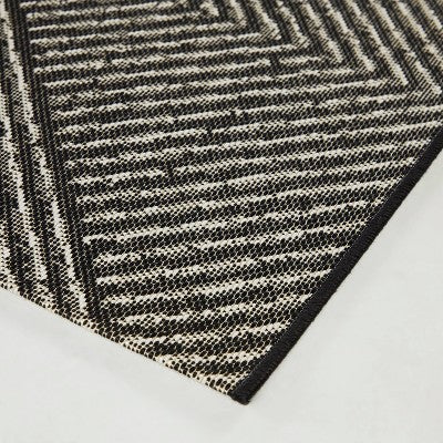  9' X 12' Large Diamond Indoor/Outdoor Rug Black/Natural - Project 62™