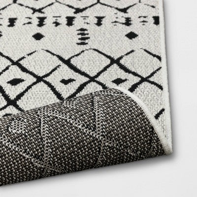  Grace Geometric Indoor/Outdoor Rug Black/White - Project 62™