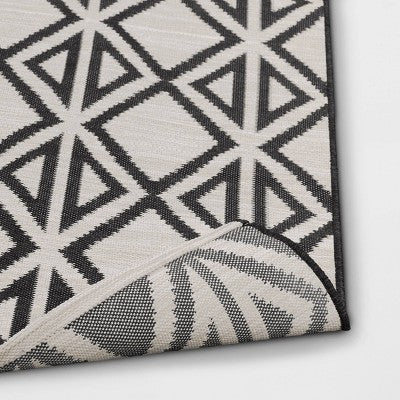  5' X 7' Outdoor Rug Diamond Black - Project 62™