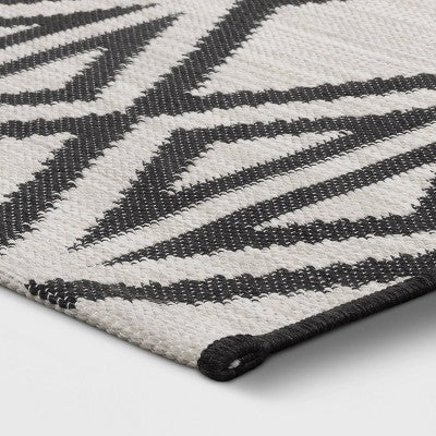  5' X 7' Outdoor Rug Diamond Black - Project 62™