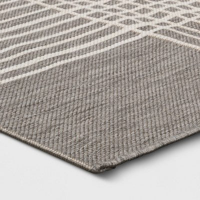  5' X 7' Plaid Outdoor Rug Gray - Project 62™